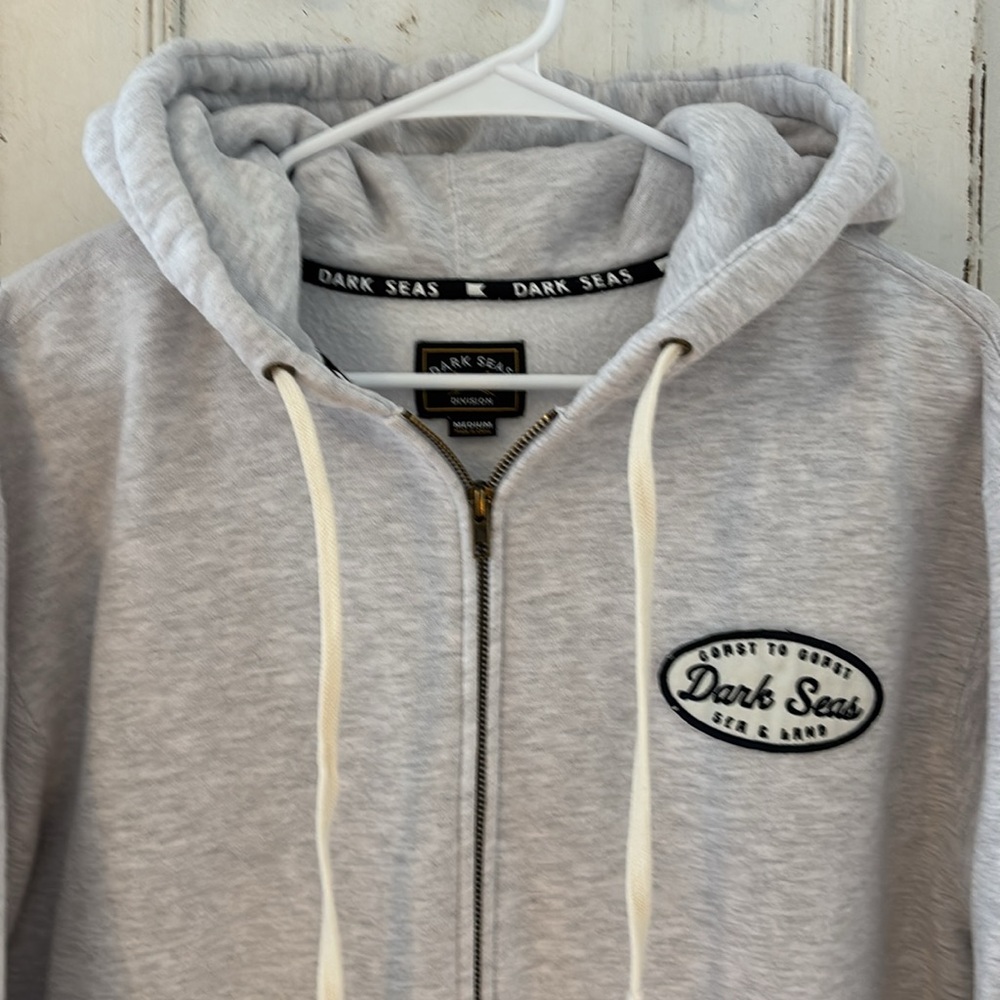 Dark Seas Men’s Medium Light Grey Hoodie Like New Smoke Free Home